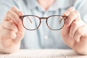vse kar ste zeleli vedeti o astigmatizmu